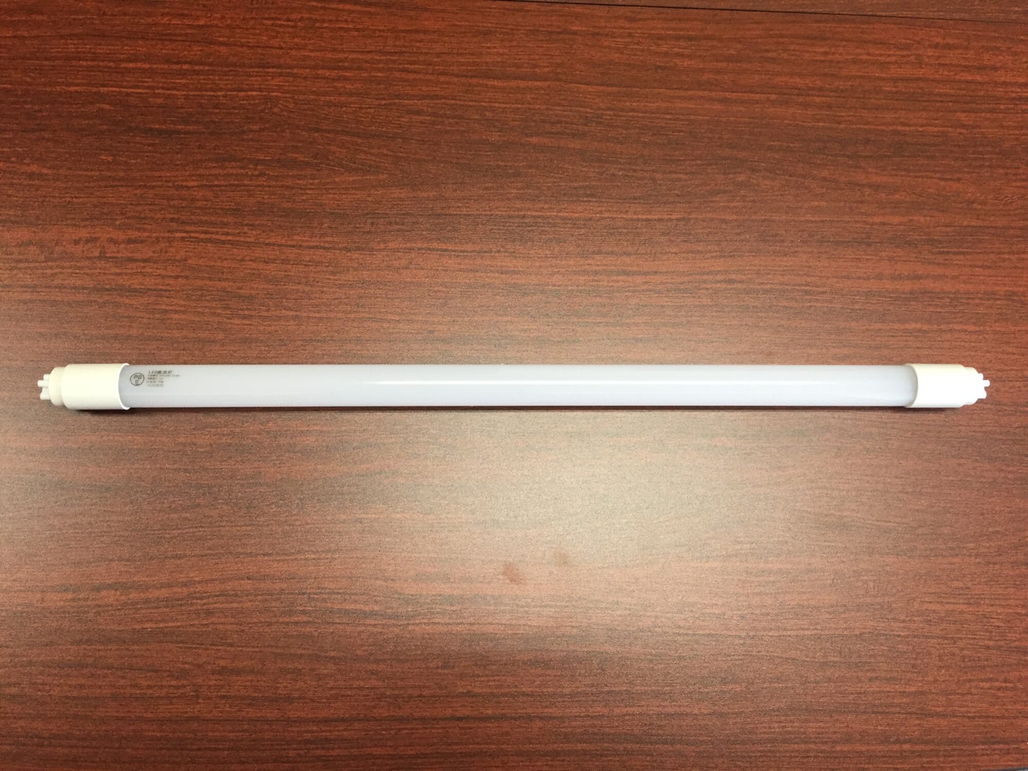 直管型LED【20W】<br><small>お使いの機器がグロースターター式の場合はグロー球を外し、工事不要で使用可能です。グロー球の付いていないラピットスタート方式、インバーター方式の場合は直結工事が必要となります。</small>