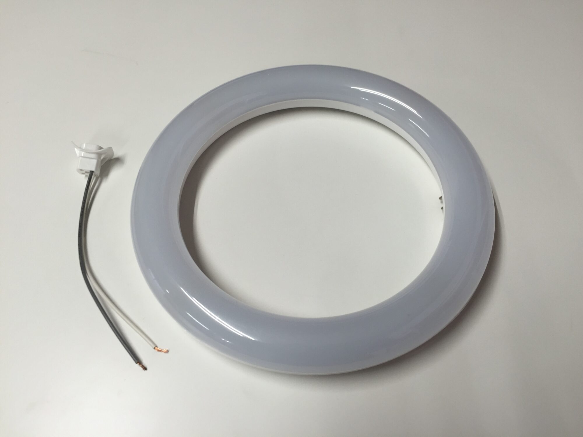 サークライン型LED【30W】<br><small>お使いの機器がグロースターター式の場合はグロー球を外し、工事不要で使用可能です。グロー球の付いていないラピットスタート方式、インバーター方式の場合は直結工事が必要となります。</small>