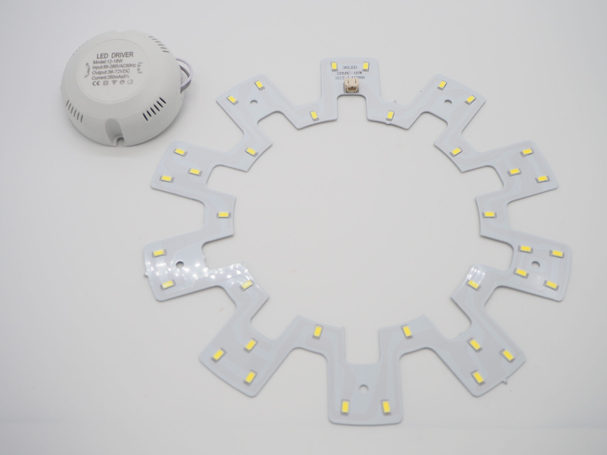 マグネットLEDパネルライト18W<br><small>安定器・取付金具不要、マグネット取付型なので簡単に設置可能です。本製品はLEDパネルライト1枚（直径225㎜）、電源装置1台、マグネットのセットです。</small>