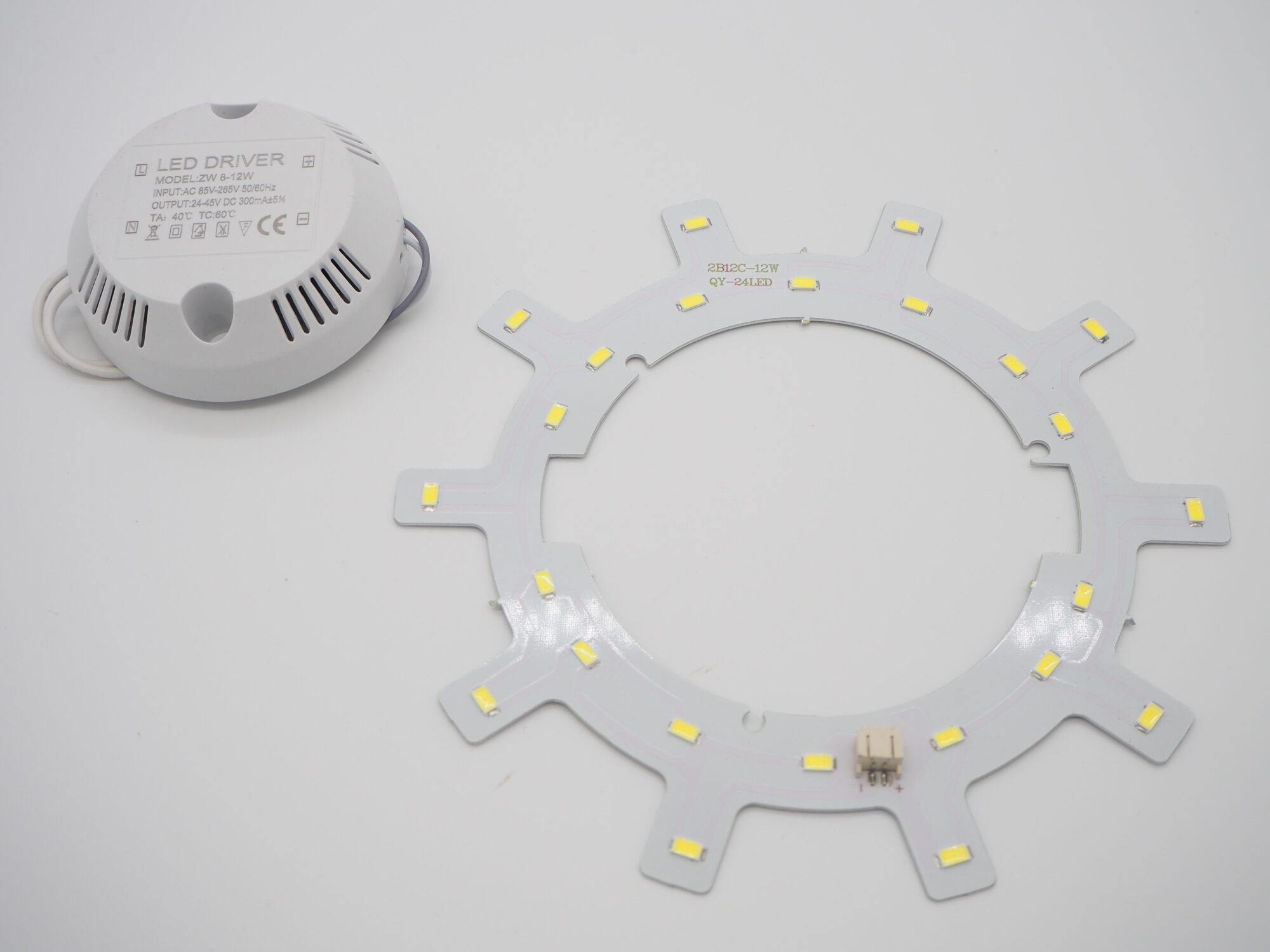 マグネットLEDパネルライト12W<br><small>安定器・取付金具不要、マグネット取付型なので簡単に設置可能です。本製品はLEDパネルライト1枚（直径160㎜）、電源装置1台、マグネットのセットです。</small>